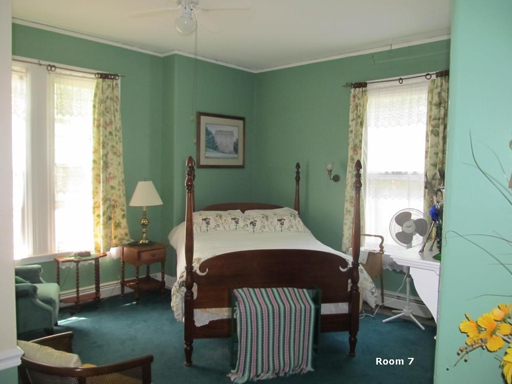 Eden Manor Bed & Breakfast Wakefield Exterior photo