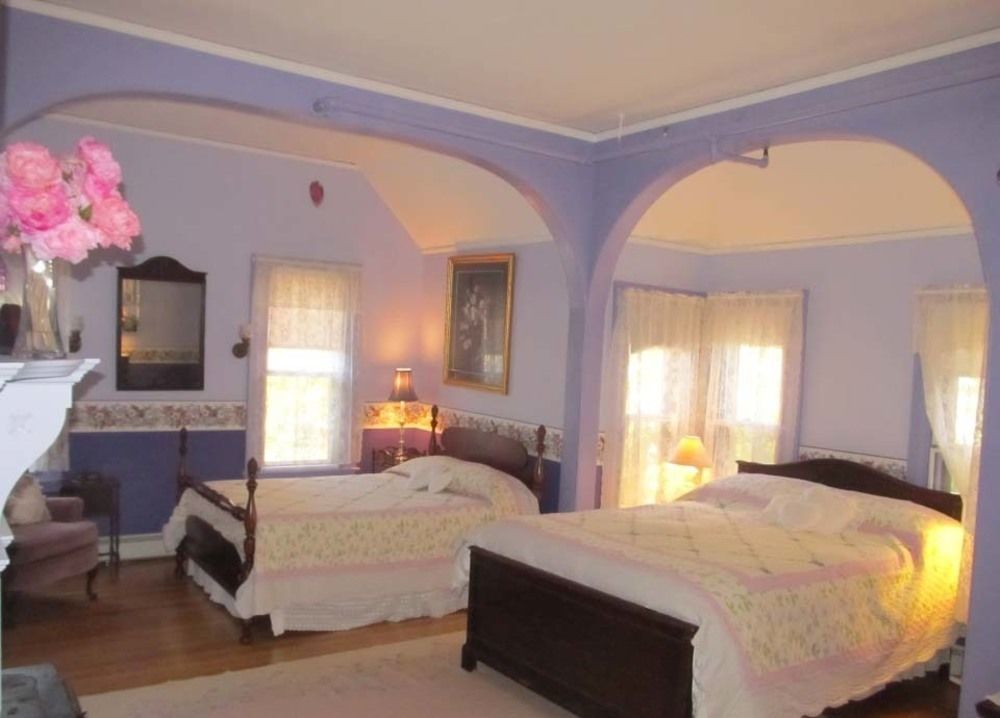 Eden Manor Bed & Breakfast Wakefield Exterior photo